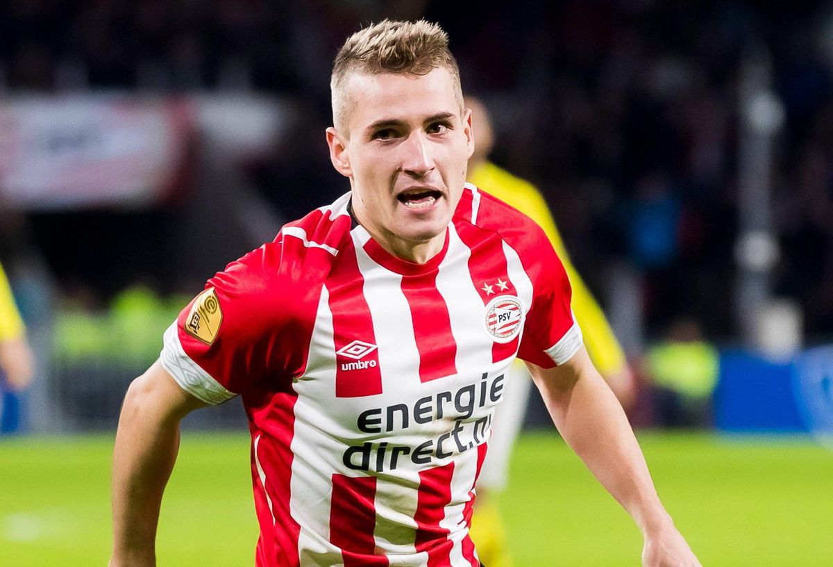 Sadílek knijpt in zijn wangen bij PSV: 'Dit is een club waar ik heel lang wil spelen'