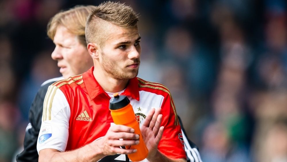 Van Bronckhorst: 'Nieuwkoop is inderdaad een optie voor het duel met Ajax'
