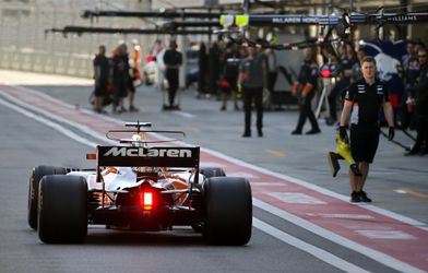 Alonso al voor de start uitgevallen, drama voor McLaren compleet