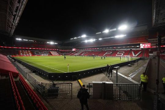 PSV gaat met speciale lampen proberen corona te verslaan