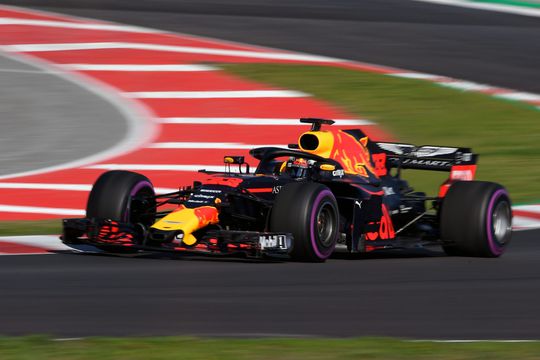Snelheidsduivel Max Verstappen noteert hoogste snelheid op testdag in Barcelona