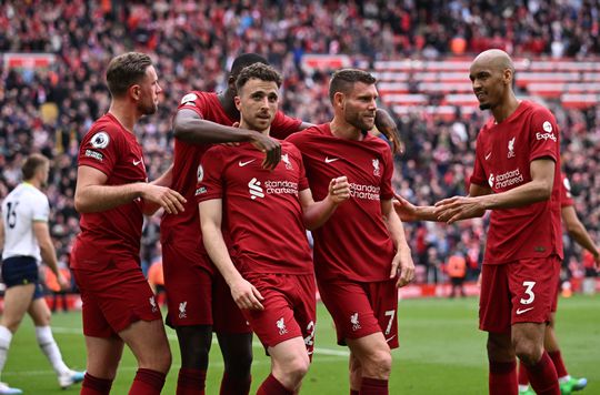 Liverpool wint in krankzinnige blessuretijd van Tottenham Hotspur