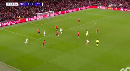 🎥 | Oeps! Donny van de Beek geeft assist aan de verkeerde kant