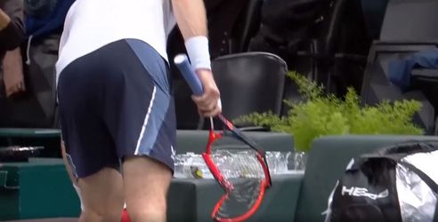 🎥 | Woeste Andy Murray mept racket kapot na nederlaag