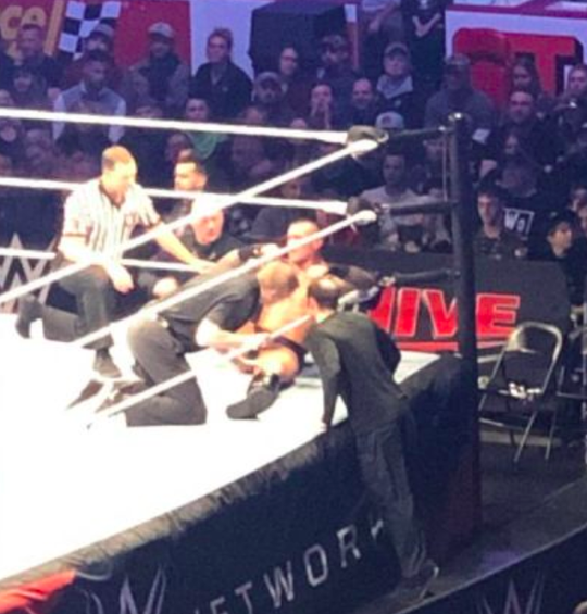 🎥📸 | WWE-eindbaas Randy Orton loopt lelijke knieblessure op tijdens worstelpartij