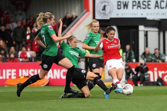 Miedema en Van de Donk winnen wéér met Arsenal, City ook op 9 punten