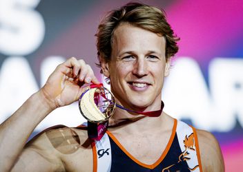 Epke Zonderland voor de 3e keer wereldkampioen op de rekstok (video)