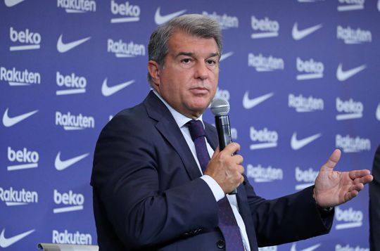 🎥 | Barça-voorzitter Laporta probeert na kansloze nederlaag fans te kalmeren via filmpje