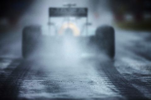 Max Verstappen moet paraplu op Red Bull monteren: onweer boven Montreal