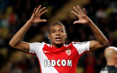 9 goals en 1 rode kaart bij knotsgek bekerduel Monaco