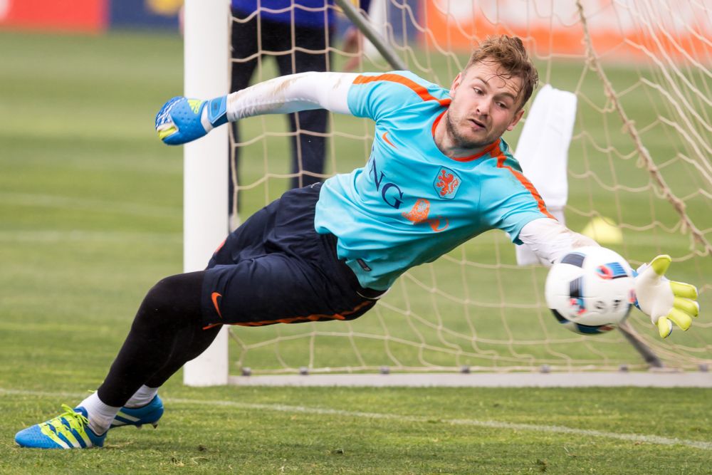 Blind zet Cillessen op de bank tegen Oostenrijk