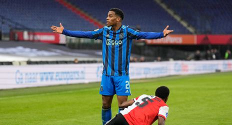 Jurriën Timber verklaart overgang van Feyenoord naar Ajax: 'Hebben daar zeker fijne jaren gehad'