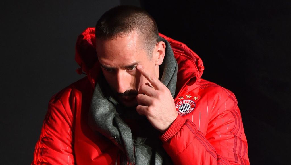 Ribéry stapt na 9 maanden eindelijk weer op het trainingsveld van Bayern