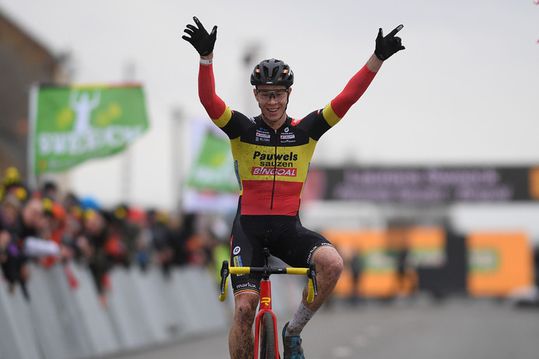 Belgisch kampioen veldrijden Laurens Sweeck pakt dag- én eindzege Superprestige