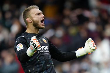 Valencia pakt 1 punt in LaLiga-subtopper: Jasper Cillessen juicht, maar blundert even later