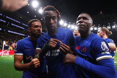 Bizarre wedstrijd in Londen: 5 goals, 4 afgekeurde goals en 2 rode kaarten bij Tottenham - Chelsea