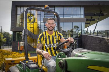 Pech voor Vitesse en Dijks: verdediger loopt knieblessure op en staat weken aan de kant