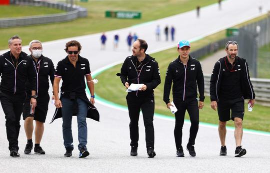 De track walk: waarom sommige coureurs op donderdag een rondje over het circuit lopen