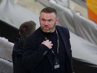 Wayne Rooney schopt frustraties na schandaalfoto's van zich af: eigen Derby-speler 3 maanden absent