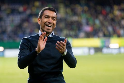 Ook Ronald de Boer en Giovanni van Bronckhorst gaan KNIKKEREN op televisie