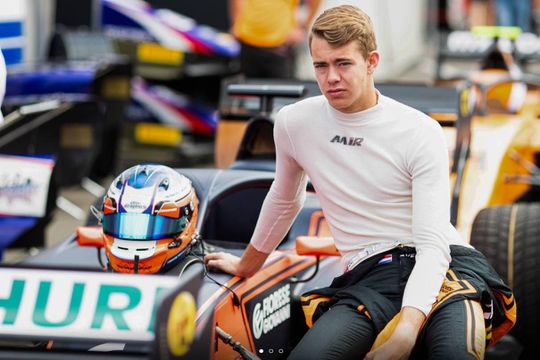 Verschoor pislink nadat-ie werd geraakt in Formule 2-race: 'Zoek een andere sport!'
