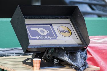 KNVB komt wéér met VAR-filmpje na afgekeurde goal (video)