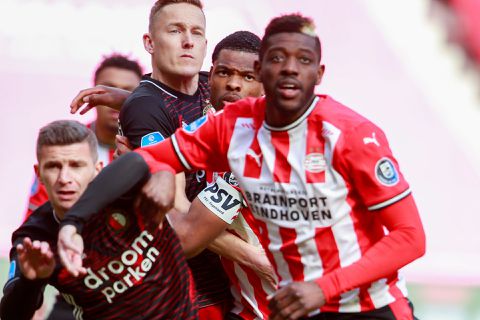 PSV en Feyenoord spelen gelijk na uur durend voetbalgevecht in Eindhoven
