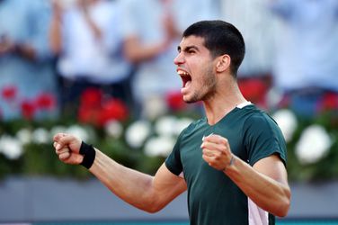 19-jarige sensatie Carlos Alcaraz slaat na Nadal ook Djokovic naar huis in thriller