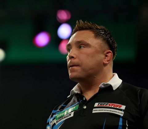 Oud-kampioen Gerwyn Price uitgeschakeld op WK darts door Brendan Dolan