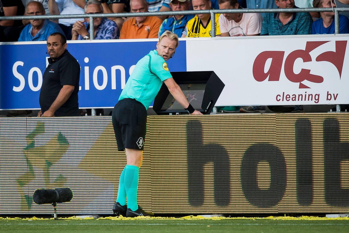 Scheidsrechtersbaas KNVB over de VAR: ‘Ik ben redelijk tevreden’