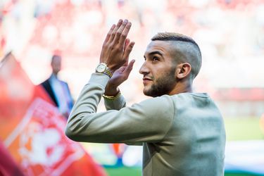 Ziyech ziet vanaf de bank hoe Marokko gelijk speelt tegen Gabon