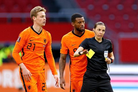 Deze vrouw fluit op WK in Qatar: ‘Als vrouw ben je altijd op je hoede in dit soort landen’