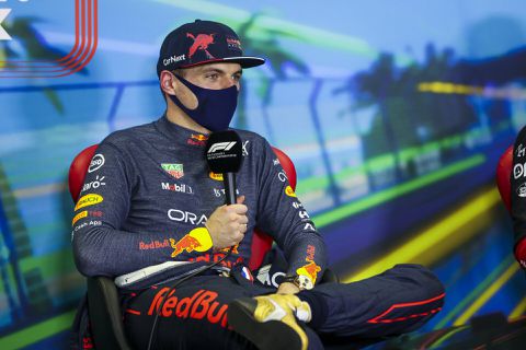 Verstappen heeft in Australië nog geen goed gevoel over RB18: 'Rijd rond als een idioot'
