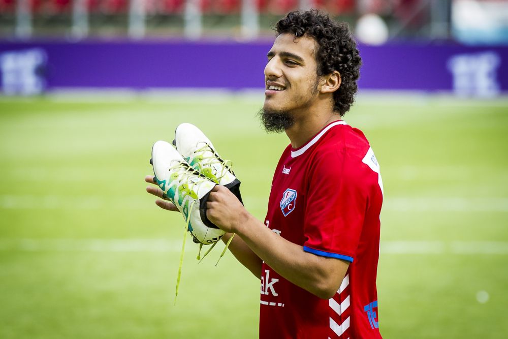 'Feyenoorder' Ayoub twijfelde over aantrekkelijk Turkije: 'Heb alleen een zwemdiploma hè'