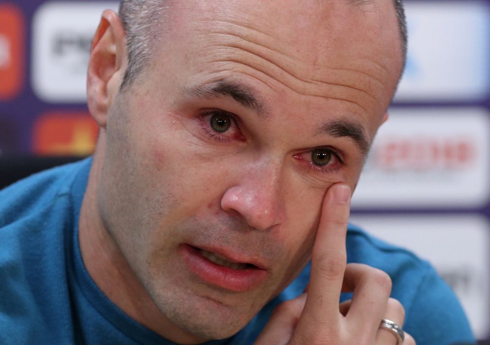 Emotionele Iniesta kondigt vertrek bij Barça aan