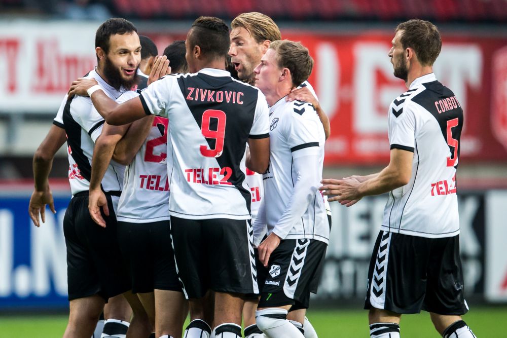 Haller en Zivkovic schieten 'cupfighter' FC Utrecht in slotfase voorbij FC Twente (video's)