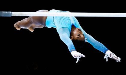 Simone Biles is terug! Turnster laat nooit vertoonde sprong zien