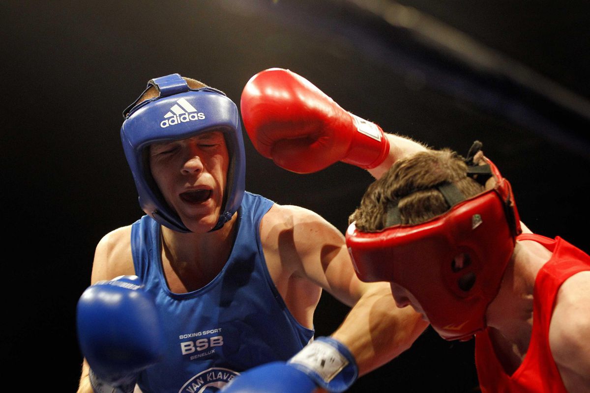 Korving met pijn, moeite maar vooral op strijd naar kwartfinales WK boksen