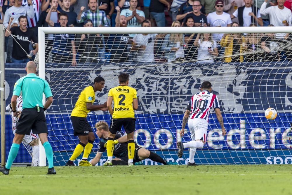 Sol krijgt de 'eer': aller 1e doelpunt óóit in Eredivisie afgekeurd door VAR (video)