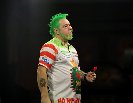 Enorme sensatie op WK darts: Peter Wright vliegt er al in tweede ronde uit