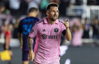 📸 | Superfitte Lionel Messi showt sixpack met zijn vrouw in voorbereiding nieuw MLS-seizoen
