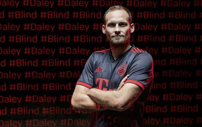 Daley Blind doorstaat medische keuring en trekt Bayern München-shirt aan voor presentatie