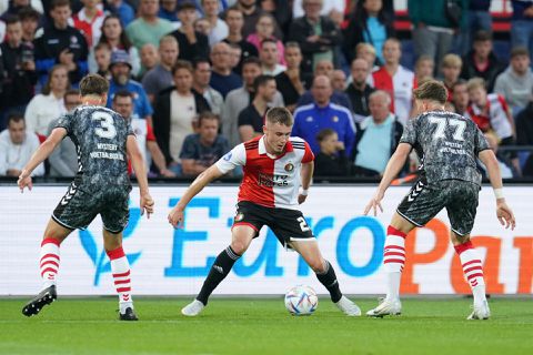 Check! Feyenoord-fans brengen ode aan Wålemark op melodie van ABBA