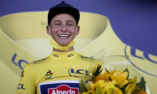 Adrie van der Poel zag op een piepklein schermpje hoe zoon Mathieu het geel pakte