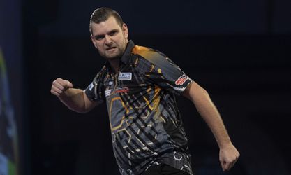 Fenomenaal! Martijn Kleermaker verslaat Joe Cullen in thriller en staat in 8e finales WK darts