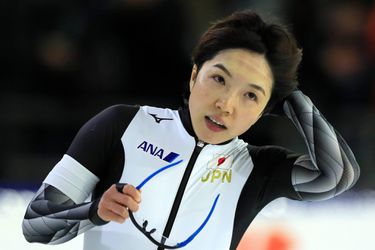 Nao Kodaira wint de 500 meter en rijd in perfecte stijl naar een baanrecord in Thialf