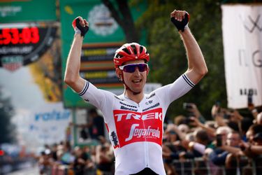 Mollema haalt Van der Poel op het nippertje in als beste Nederlandse wielrenner van 2019