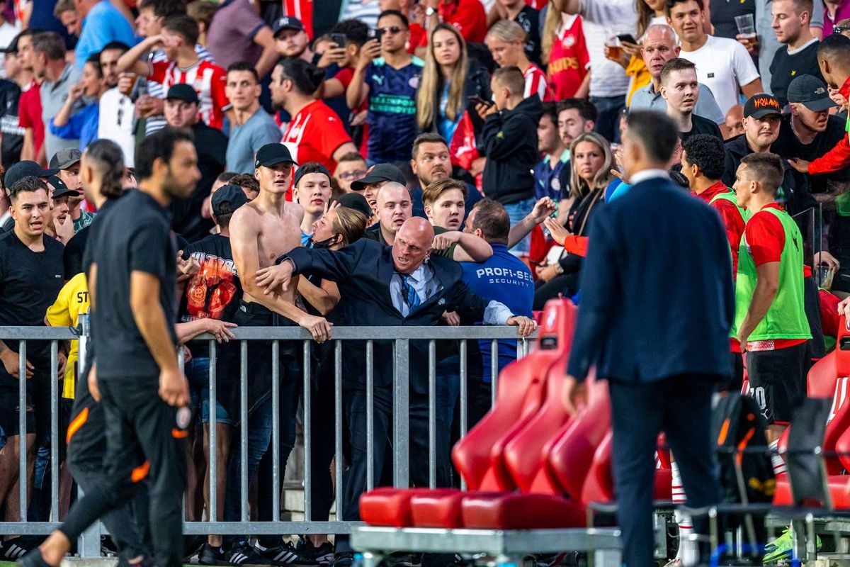 PSV onderzoekt rellen op tribune en bekijkt of kaarten zijn doorverkocht aan Turkse fans