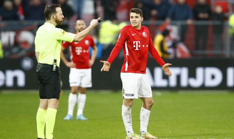 Cambuur-speler moet gewisseld worden na 'elleboog' van de scheids