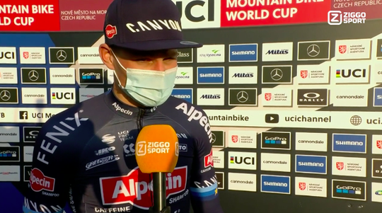 🎥 | Mathieu van der Poel na spannende race: 'Net voor de sprint schoot ik uit m'n pedalen'